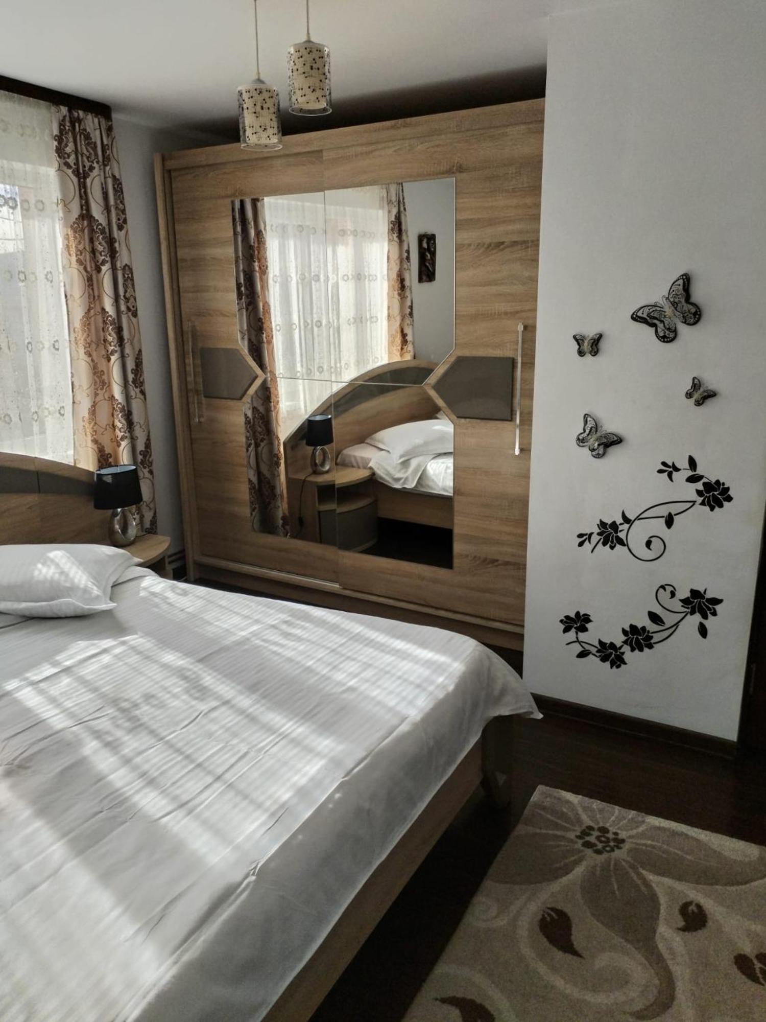 Casa Irina Hotel Mînăstirea Humorului Exterior foto
